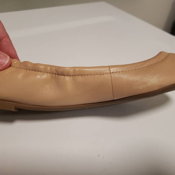 Tory Burch Tan Leather Flats w/Logo Sz 8M - Picture 4 of 10